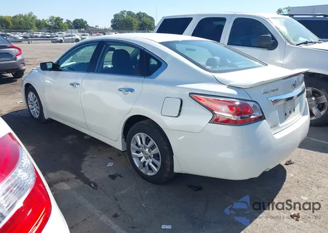 2015 Nissan Altima 2.5 S z USA, uszkodzony, nr VIN 1N4AL3AP8FN332116